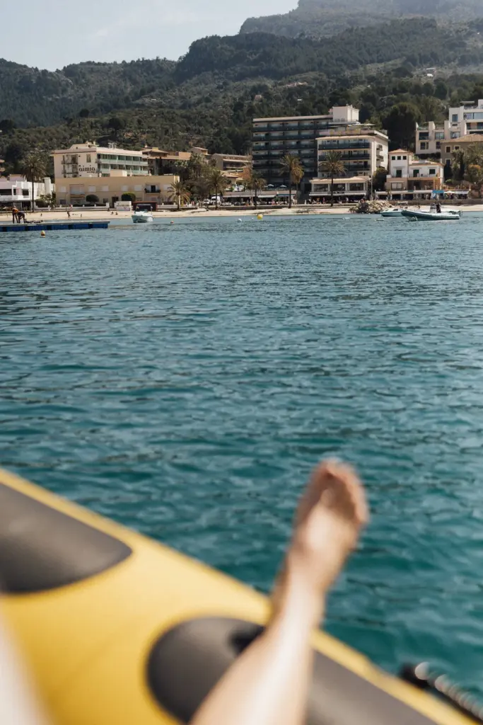 Blick vom Boot auf den Hafen von Port de Sóller.